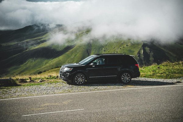 Quels sont les avantages des systèmes de freinage anti-blocage pour une conduite en toute sécurité?